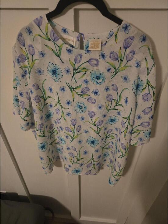 christie & jill Tops - Vintage Christie & Jill Floral Plisse Blouse